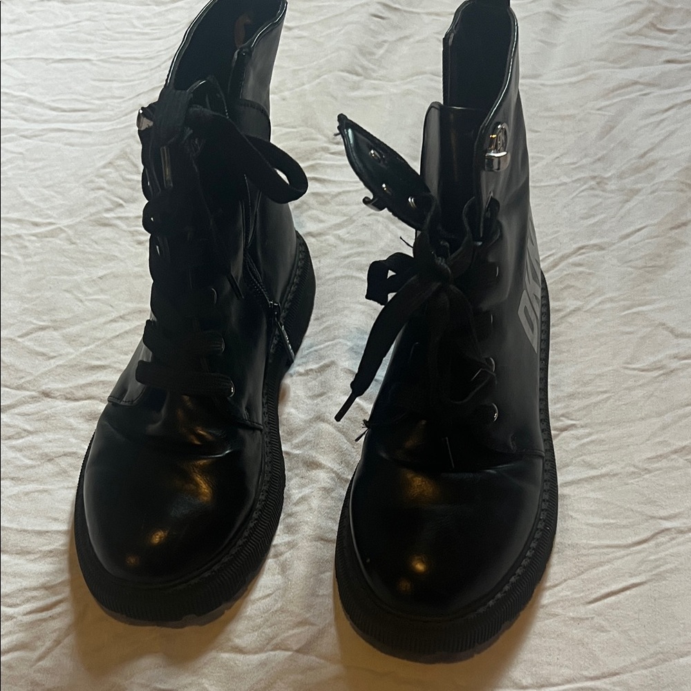 Black Women's Lace-Up Boots